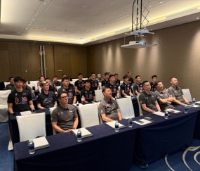 上海男篮集体观看阅兵仪式 新援张镇麟与李弘权李添荣同排就坐