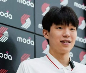 九游电竞-NBA最强黄种人后卫退役！姚明之后最成功华人，曾面对科比轰38分